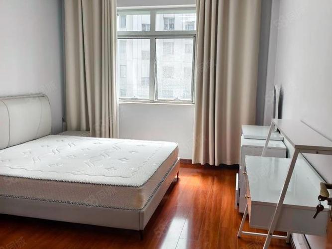 合肥天鹅湖畔小区二手房