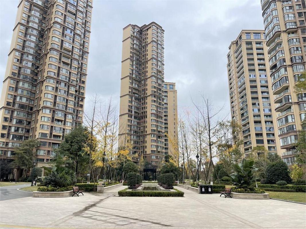 成都温江鹭湖宫房价