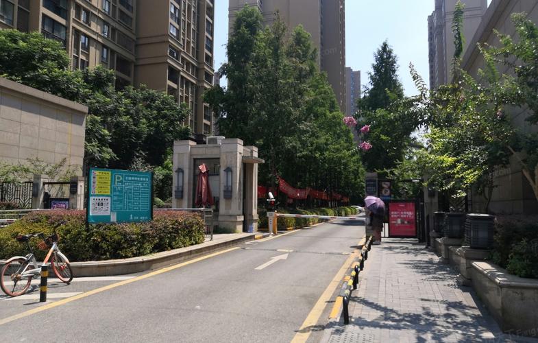 金地雄楚一号房价